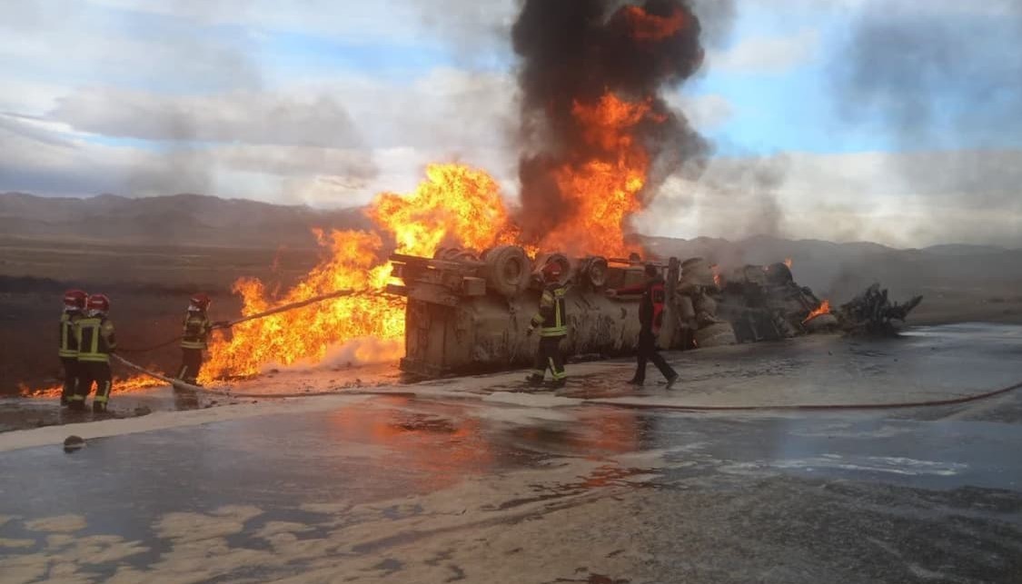 برخورد مرگبار تریلر حامل سوخت و خودروی سواری در کنارگذر شمالی اراک