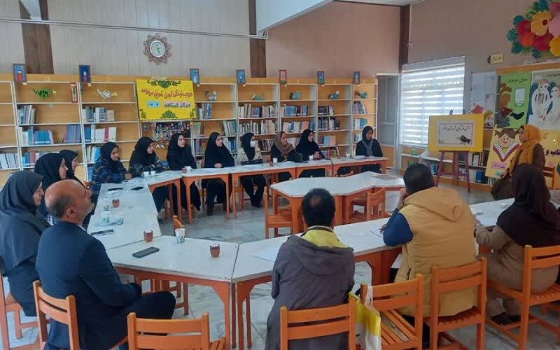 برگزاری نشست انجمن قصه‌گویی شاخه شازند در مرکز فرهنگی هنری آستانه