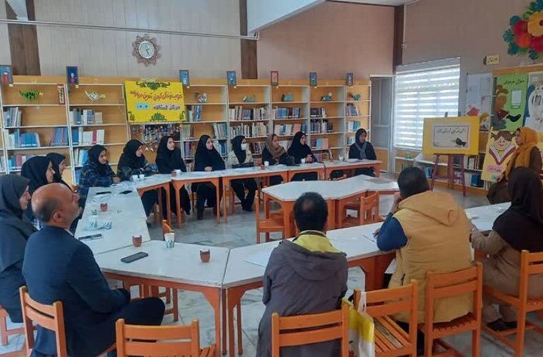 برگزاری نشست انجمن قصه‌گویی شاخه شازند در مرکز فرهنگی هنری آستانه