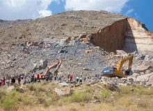 خانواده کارگر محبوس در معدن شازند خواهان ادامه جست‌وجو تا یافتن پیکر عزیزشان هستند