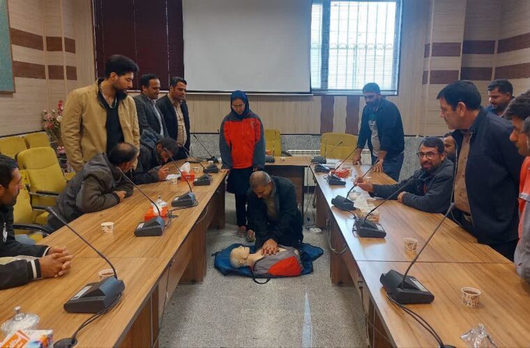 برگزاری دوره آموزشی کمک‌های اولیه برای کارکنان شهرداری شهباز شازند