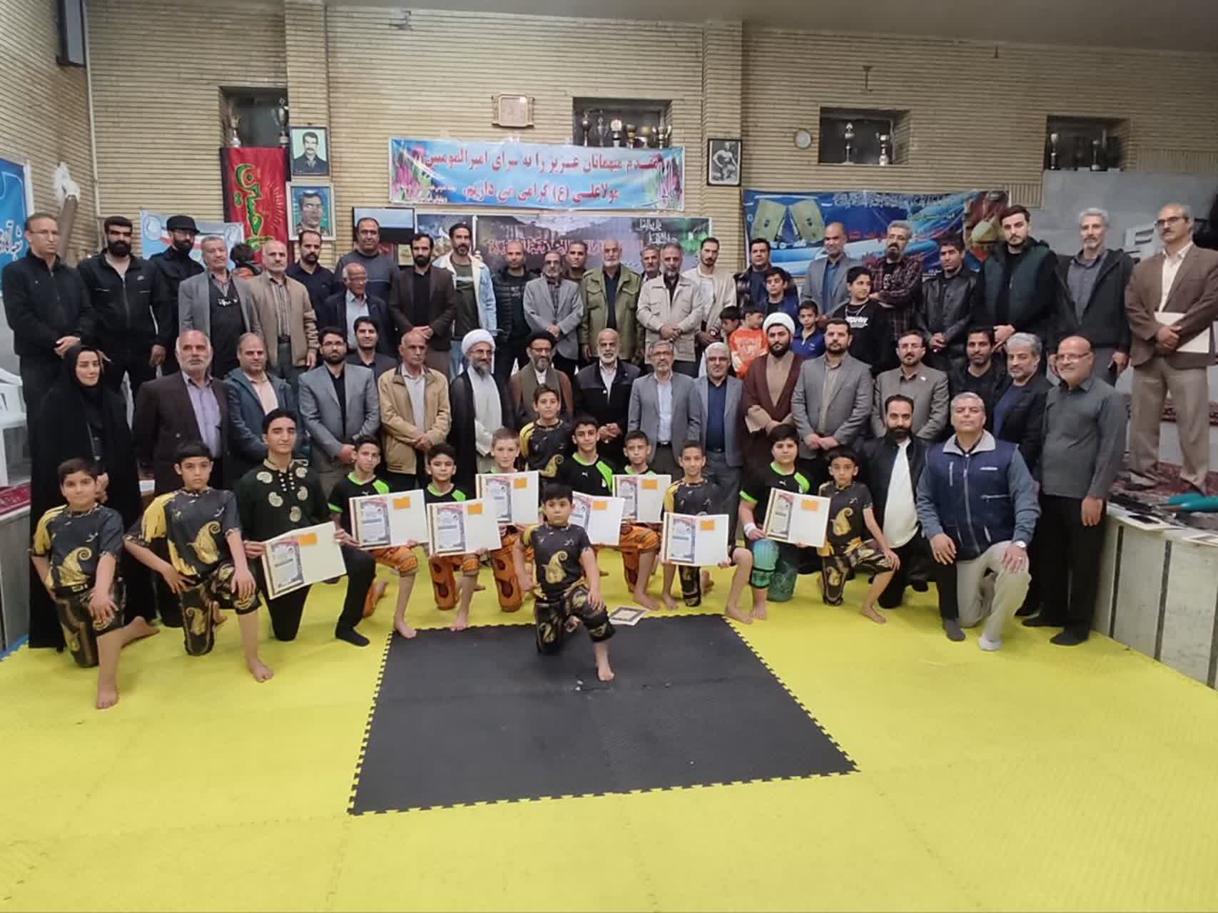 تجلیل از تیم نونهالان زورخانه‌ای شازند به مناسبت کسب مقام سوم کشور