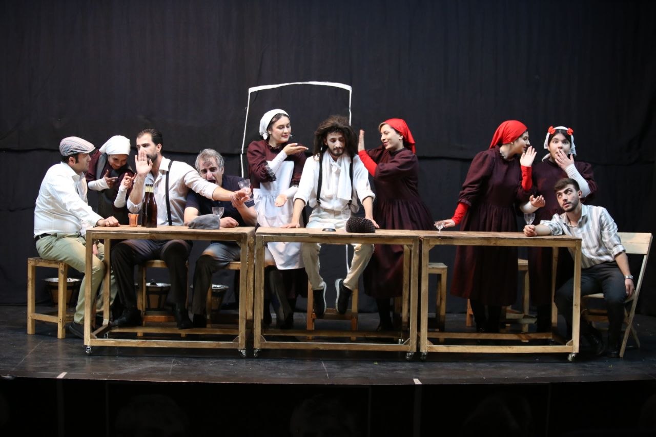 اجرای نمایش «آدم‌خواران» در شازند؛ گامی فرهنگی برای کاهش آسیب‌های اجتماعی