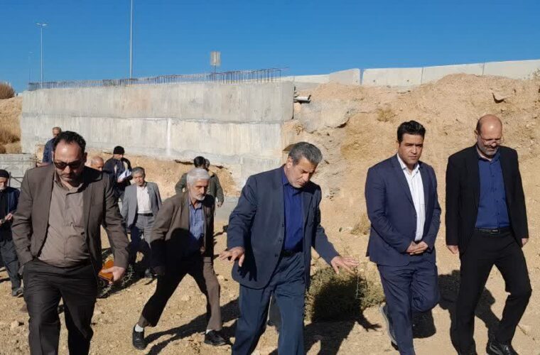 بازدید مسئولان از روند اجرای زیرگذرهای شازند؛ تأکید بر تأمین اعتبار و تسریع تکمیل پروژه‌ها