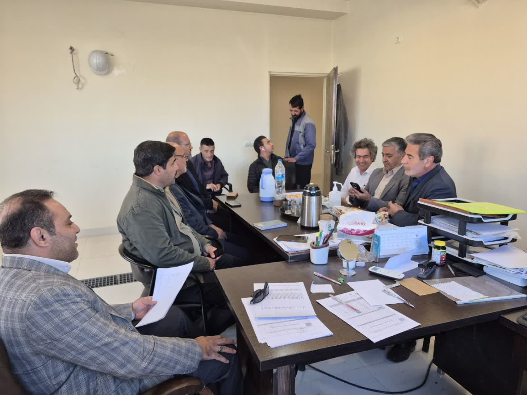 بررسی روند پیشرفت شبکه فاضلاب شازند و آستانه با حضور مسئولان شهرستان