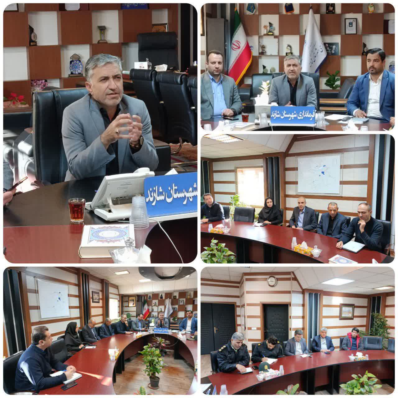 نشست هماهنگی فرمانداری شازند با خیرین امنیت‌ساز برای پیشبرد طرح ساخت ۹ واحد مسکونی سازمانی