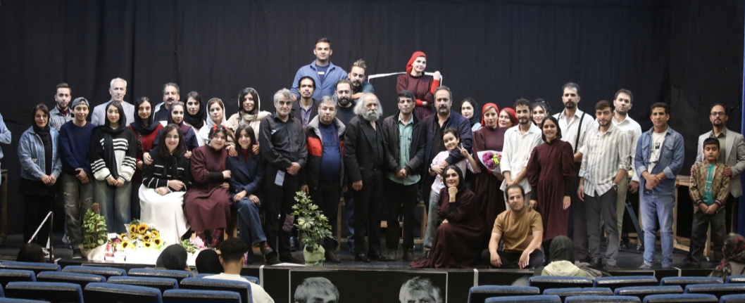 «قدردانی کارگردان نمایش آدم‌خواران از عوامل، حامیان و مخاطبان در شب پایانی اجرا»