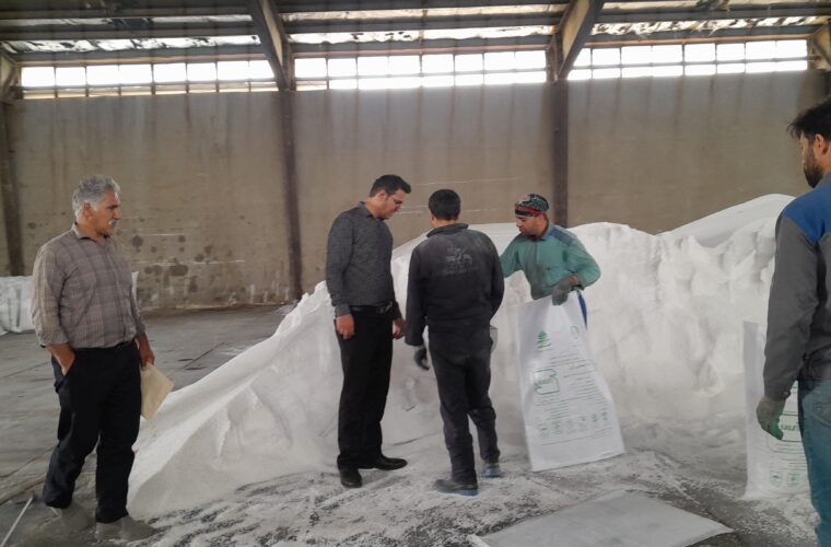 تأمین و تحویل بیش از ۴۷۴۵ تن کود کشاورزی در مناطق شازند و سربند