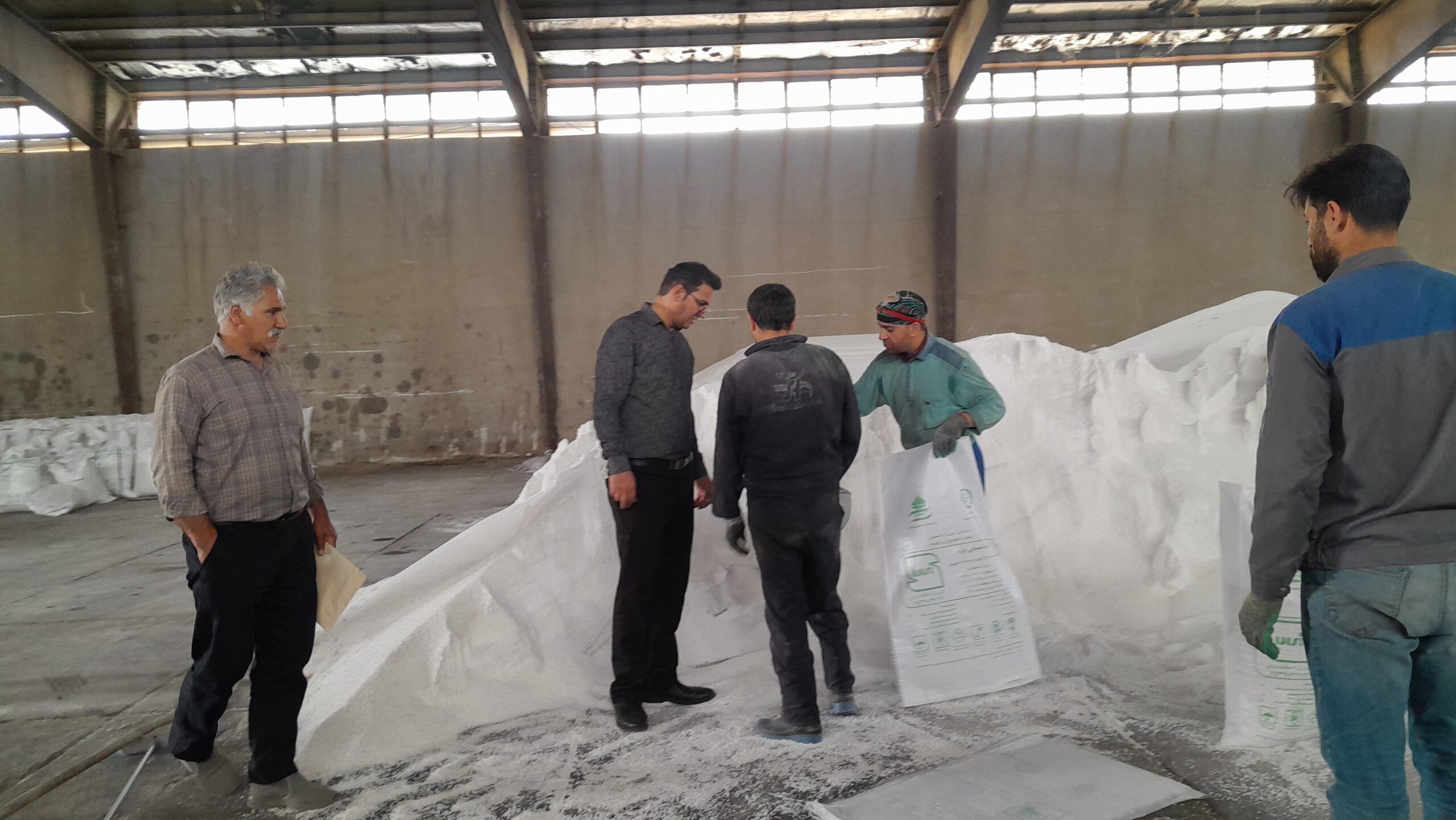 تأمین و تحویل بیش از ۴۷۴۵ تن کود کشاورزی در مناطق شازند و سربند