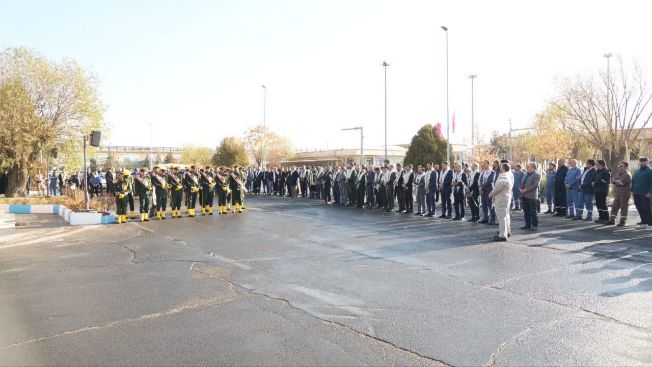 همایش «نامداران بی‌پلاک» در پالایشگاه شازند