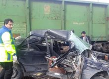 برخورد قطار با خودروی سواری در ایستگاه راه‌آهن شازند / انتقال یک مصدوم به بیمارستان