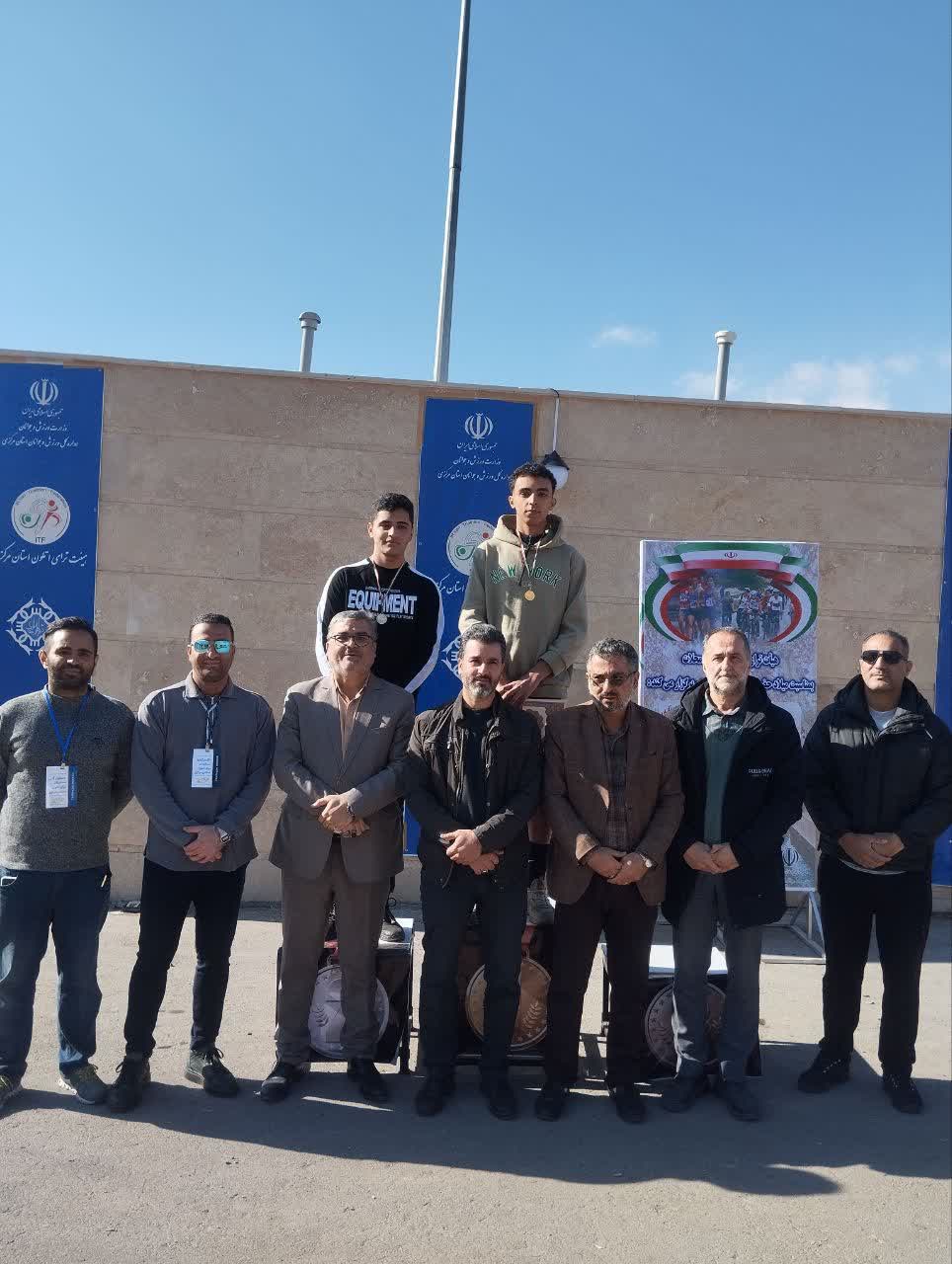 قهرمانی تنها ورزشکار و نماینده شهرستان شازند در مسابقه دواتلون استان مرکزی