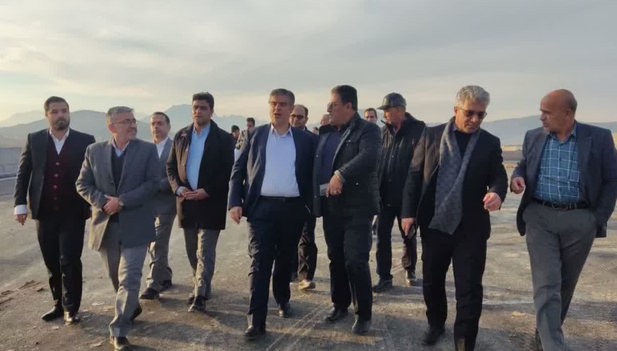 تأکید استاندار مرکزی بر تسریع پروژه‌های عمرانی شازند در بازدید از تقاطع غیرهمسطح پتروشیمی و پل محور خنداب